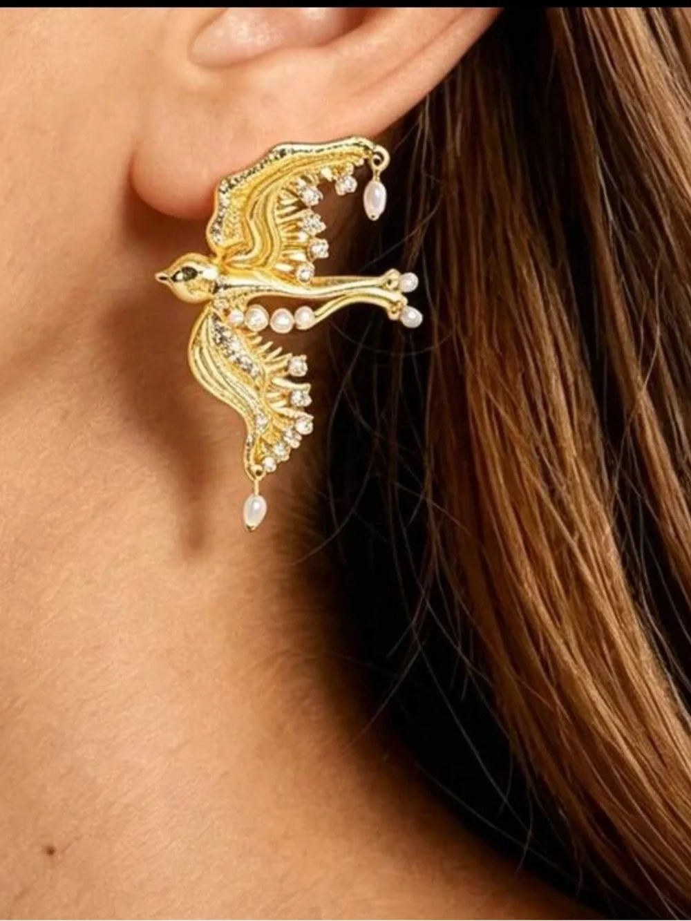Bird-Inspired Gold Tone Pearl